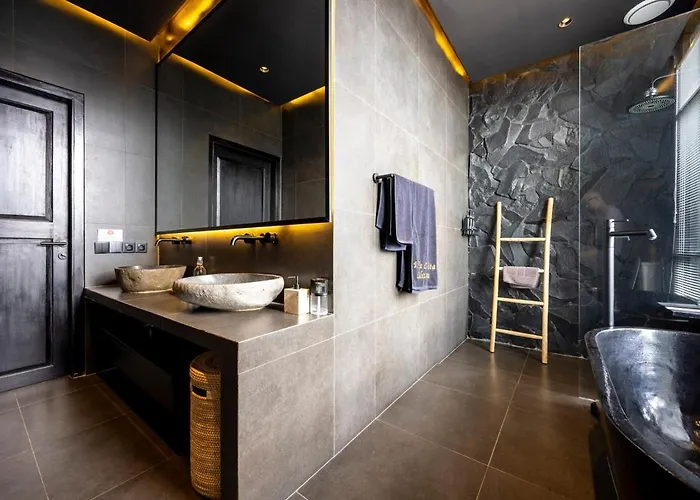 Carlita - Modern 3br Pool Villa *